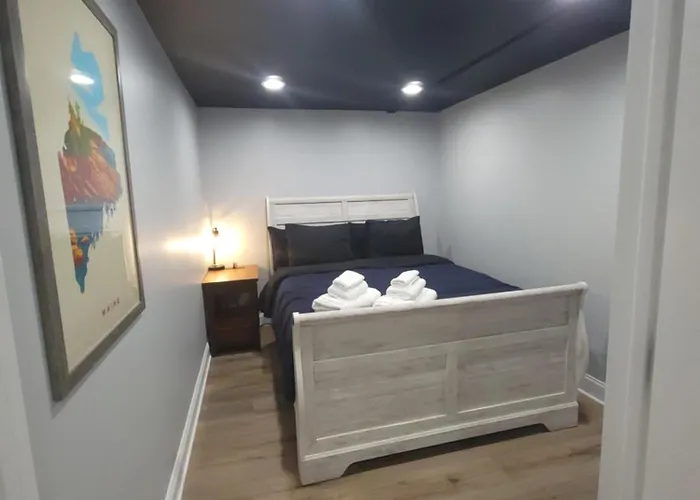 Holiday home 6 Bedroom! Pool Table, Gaming Area, Firepit & Joliet