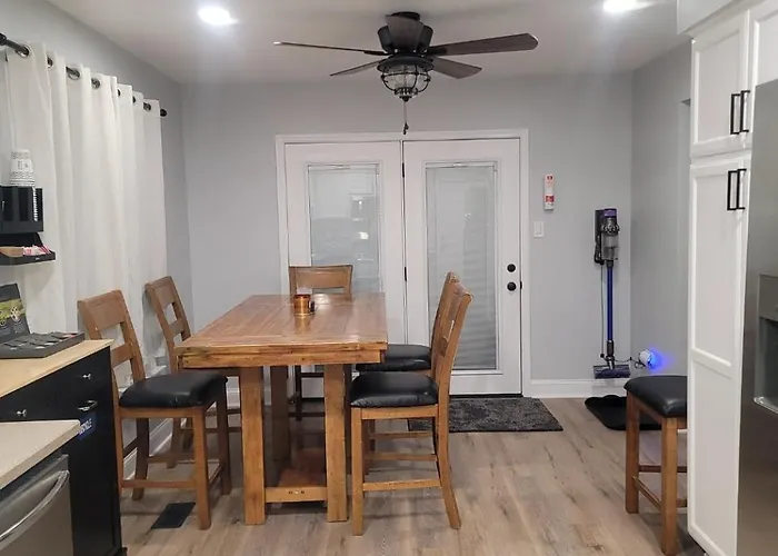 6 Bedroom! Pool Table, Gaming Area, Firepit &