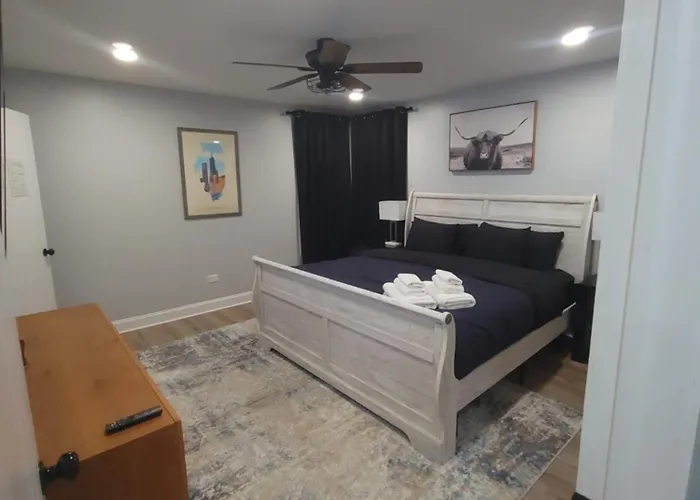 6 Bedroom! Pool Table, Gaming Area, Firepit &