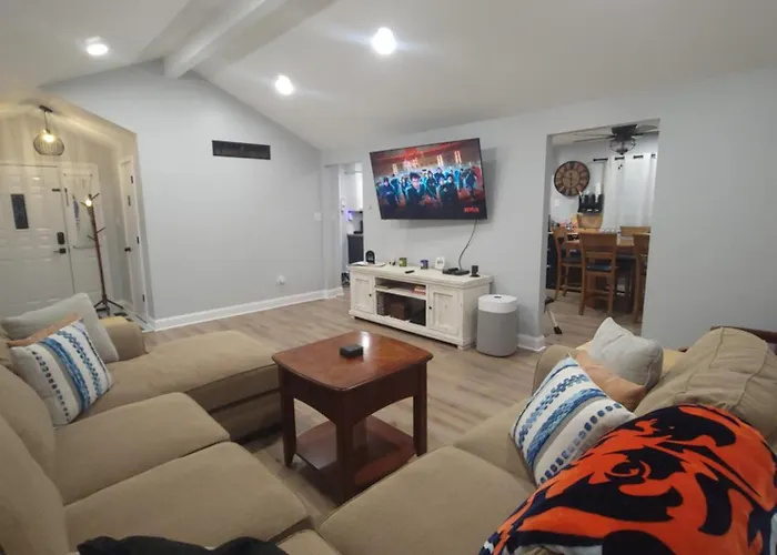 6 Bedroom! Pool Table, Gaming Area, Firepit & Holiday home *