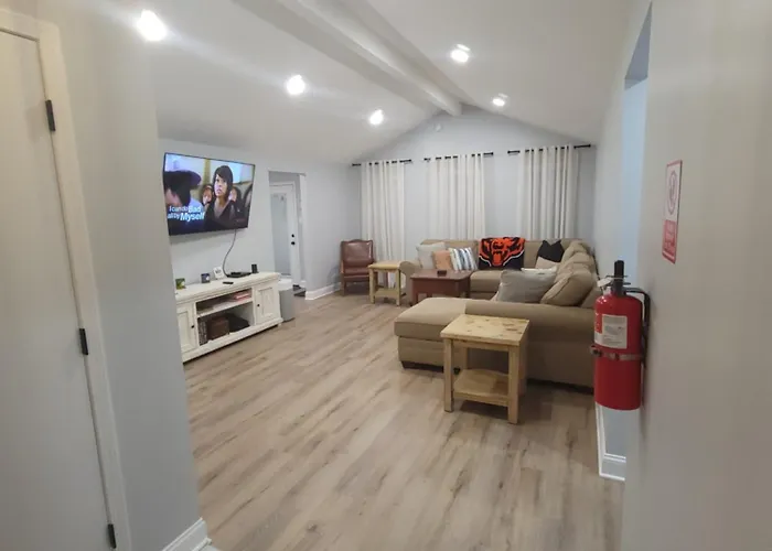 6 Bedroom! Pool Table, Gaming Area, Firepit & * Joliet
