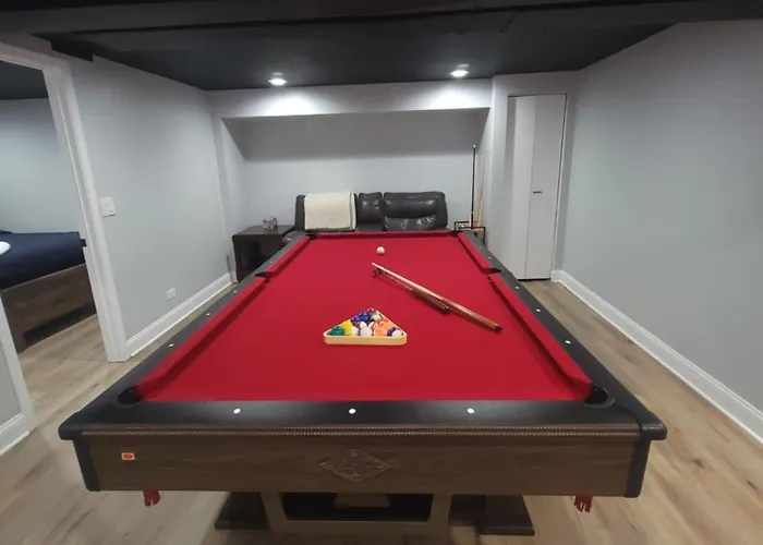 6 Bedroom! Pool Table, Gaming Area, Firepit & Holiday home